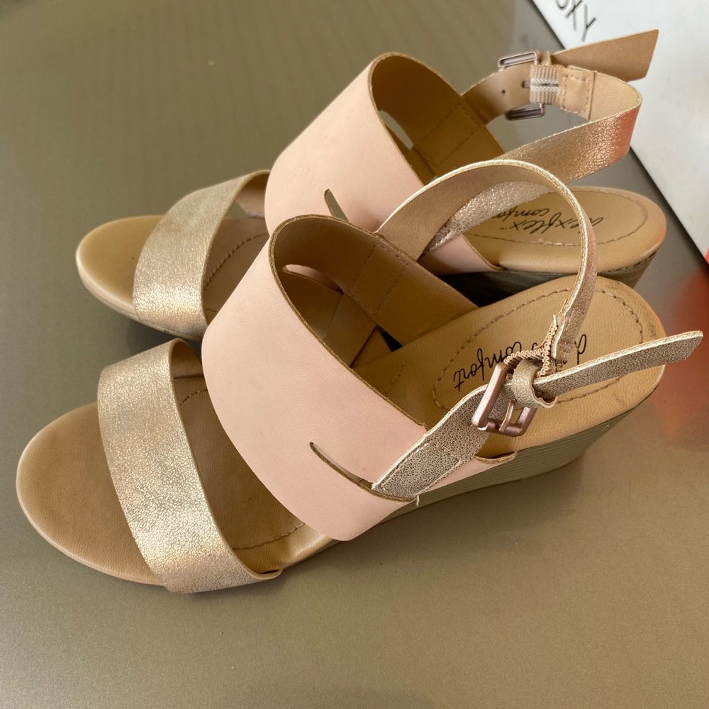 CUTE ROXY heels size 6 worn a couple times !